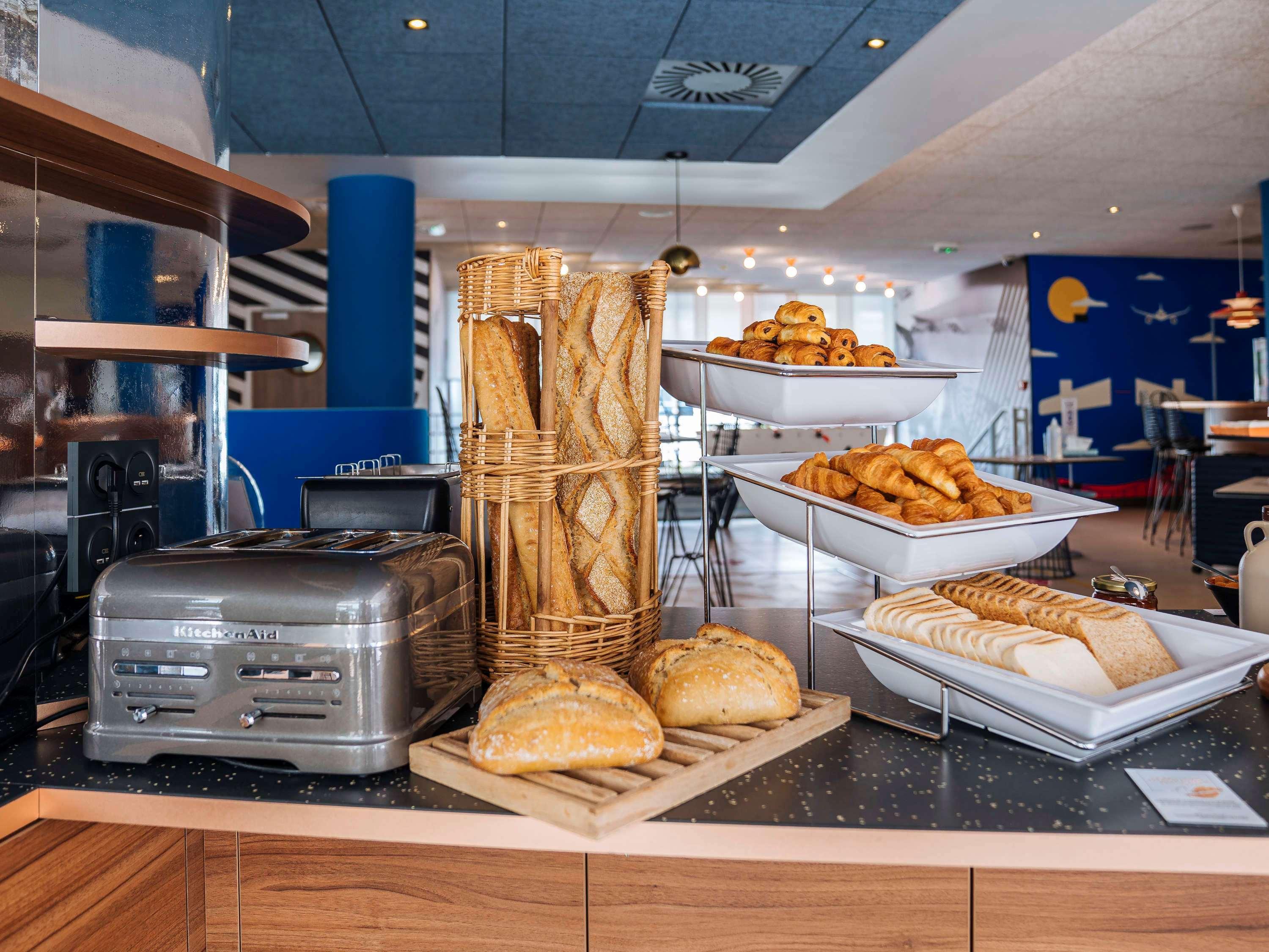 Ibis Styles Nice Aeroport Arenas Buitenkant foto
